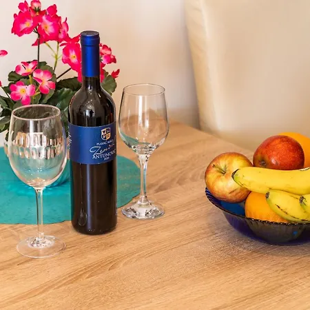 St Jacob Old Town & Sea View 2 Apartament *